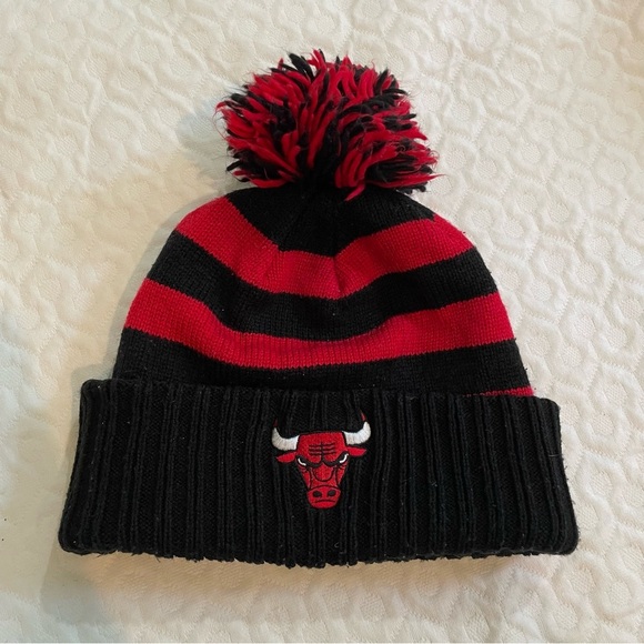 Adidas Chicago Bulls Black and Red Pom-Pom Beanie Hat One Size Women’s Warm Cozy - Picture 1 of 6
